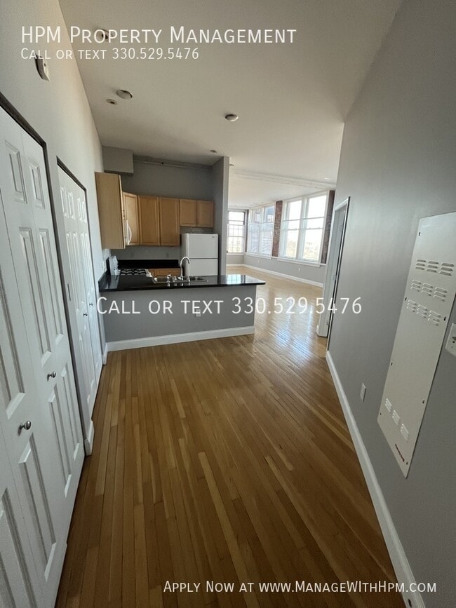 Building Photo - 2404 Prospect Ave E