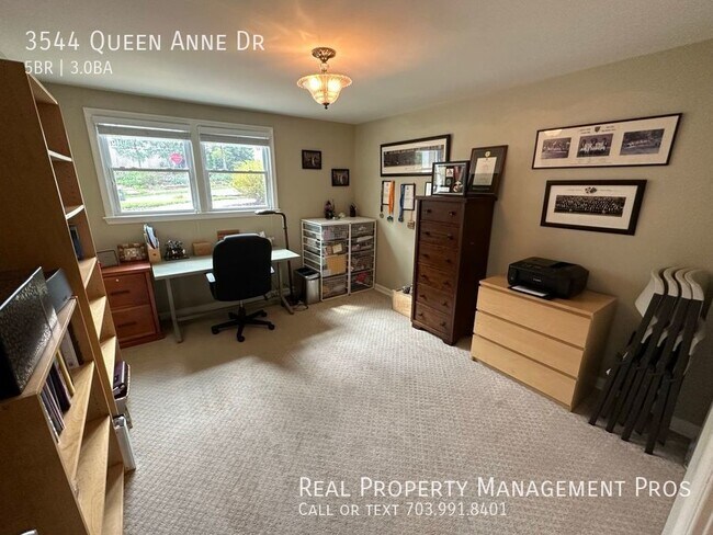 Building Photo - 3544 Queen Anne Dr