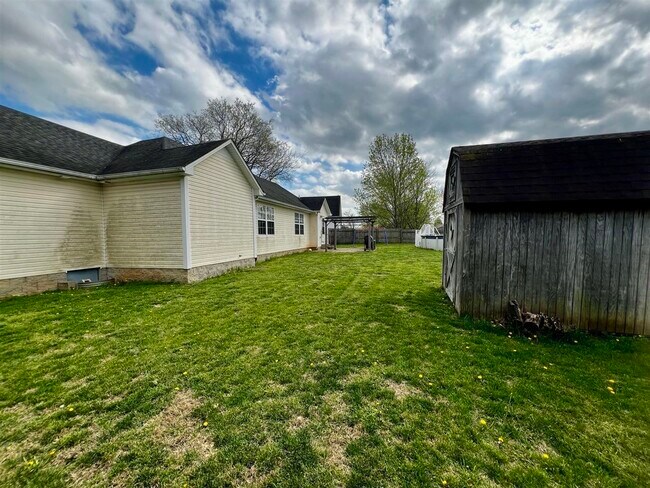 Building Photo - 342 Turkey Run Dr