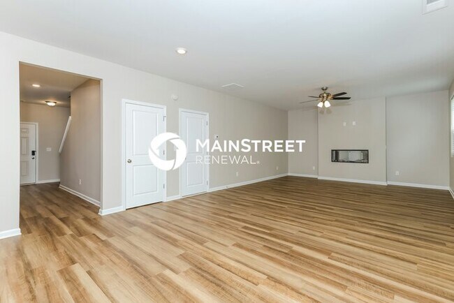 Building Photo - 4 Bedroom Pet-Friendly Home in Locust Grove, GA with Main Street Renewal