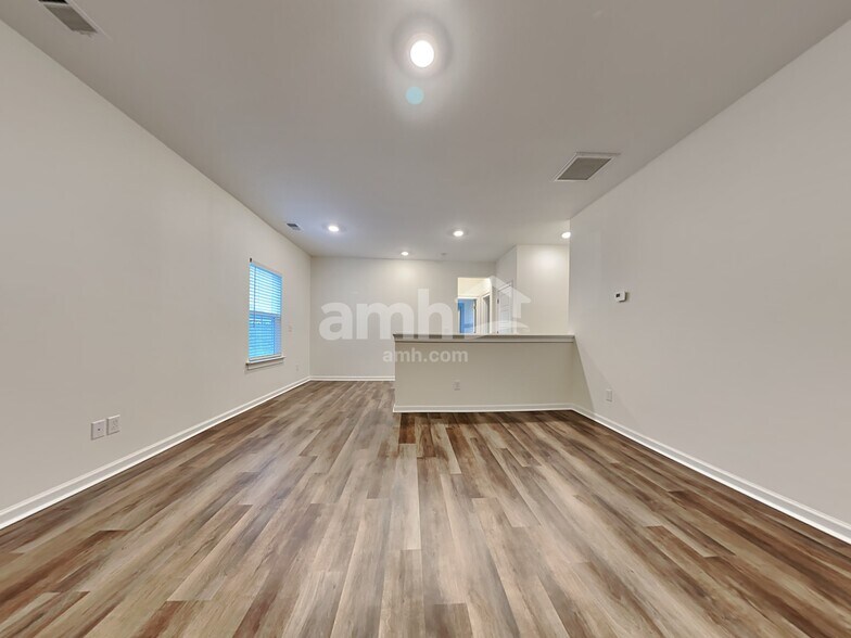 Building Photo - 133 Trumpet Vine Dr