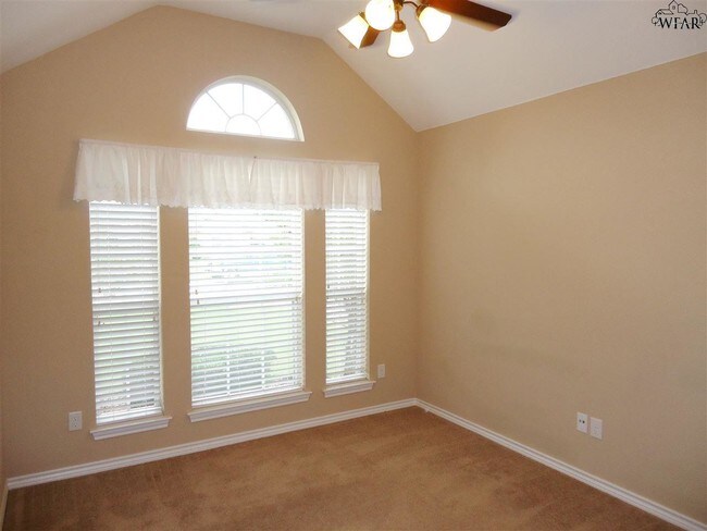 Building Photo - 4823 Belair Blvd