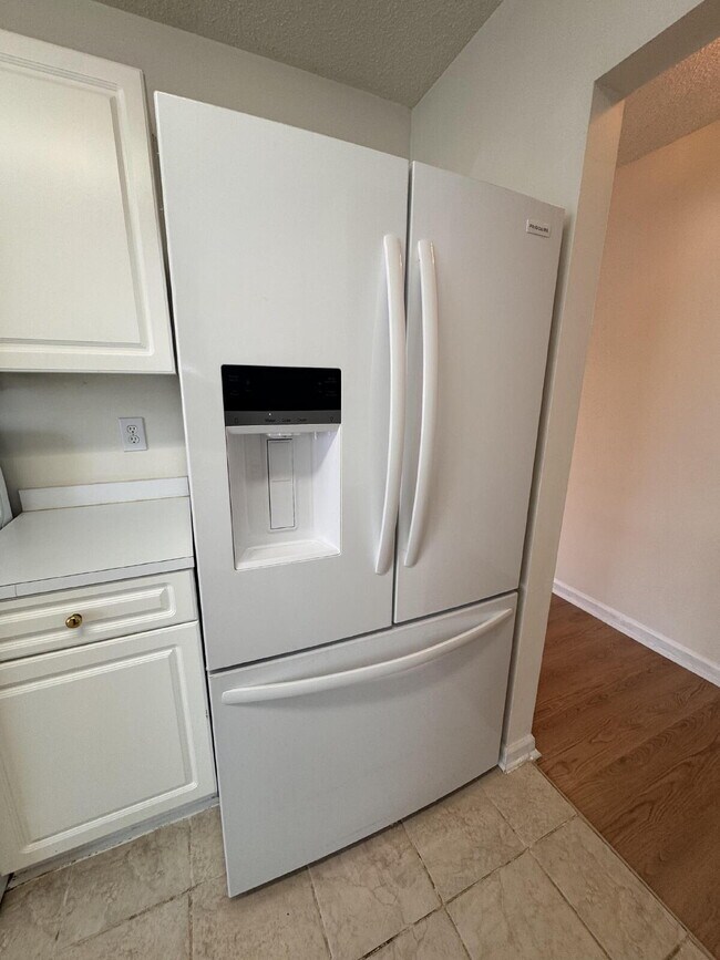 Building Photo - Spacious 3BR Home with Large Fenced Yard – Prime Simpsonville Location!