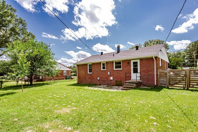 Building Photo - 9507 Stockbridge Dr