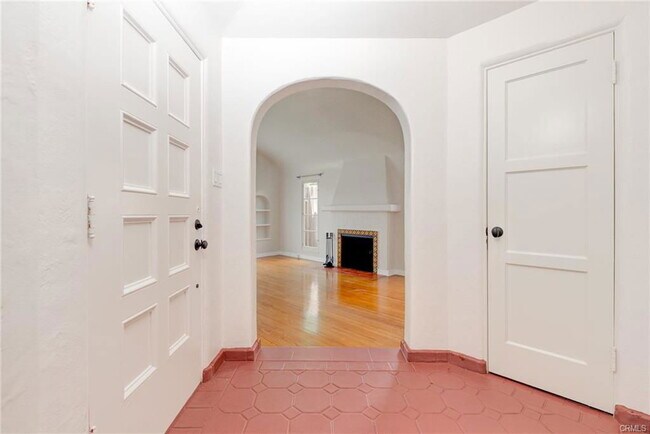 Building Photo - 2376 Selby Ave