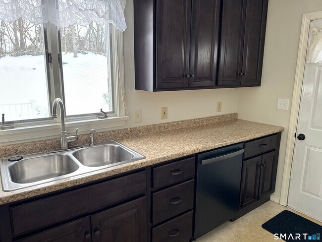 Building Photo - 10 Milton Rd