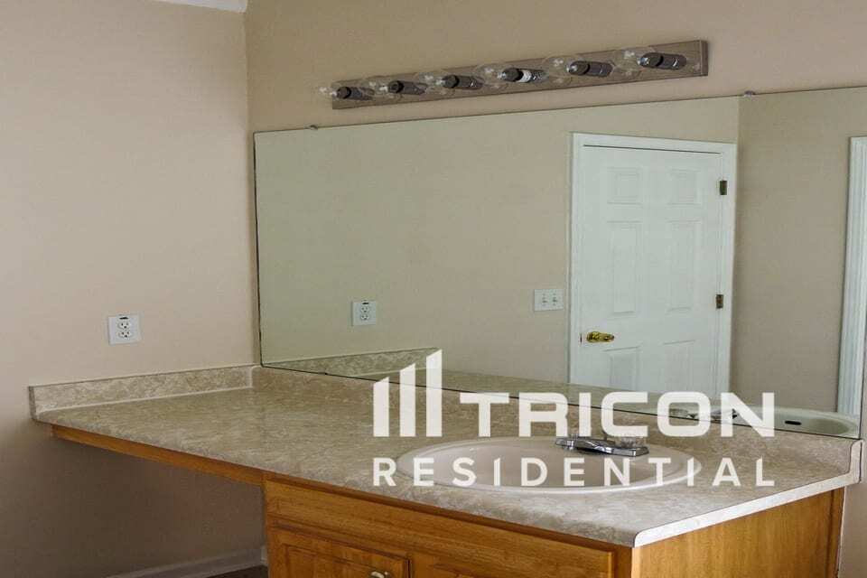 Building Photo - 4004 Castle Way Dr