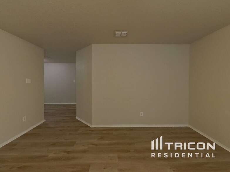 Building Photo - 4908 Parkrise Dr