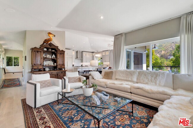 Building Photo - 3859 Rambla Pacifico St