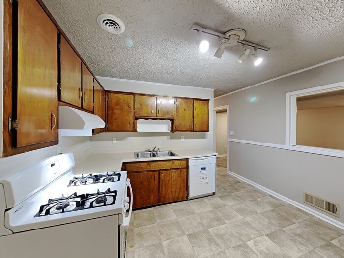 Building Photo - 8050 Attleboro Dr