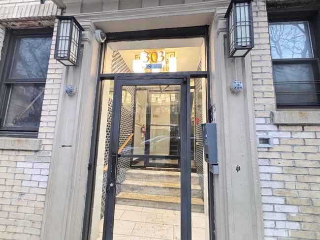 Building Photo - 303 58th St