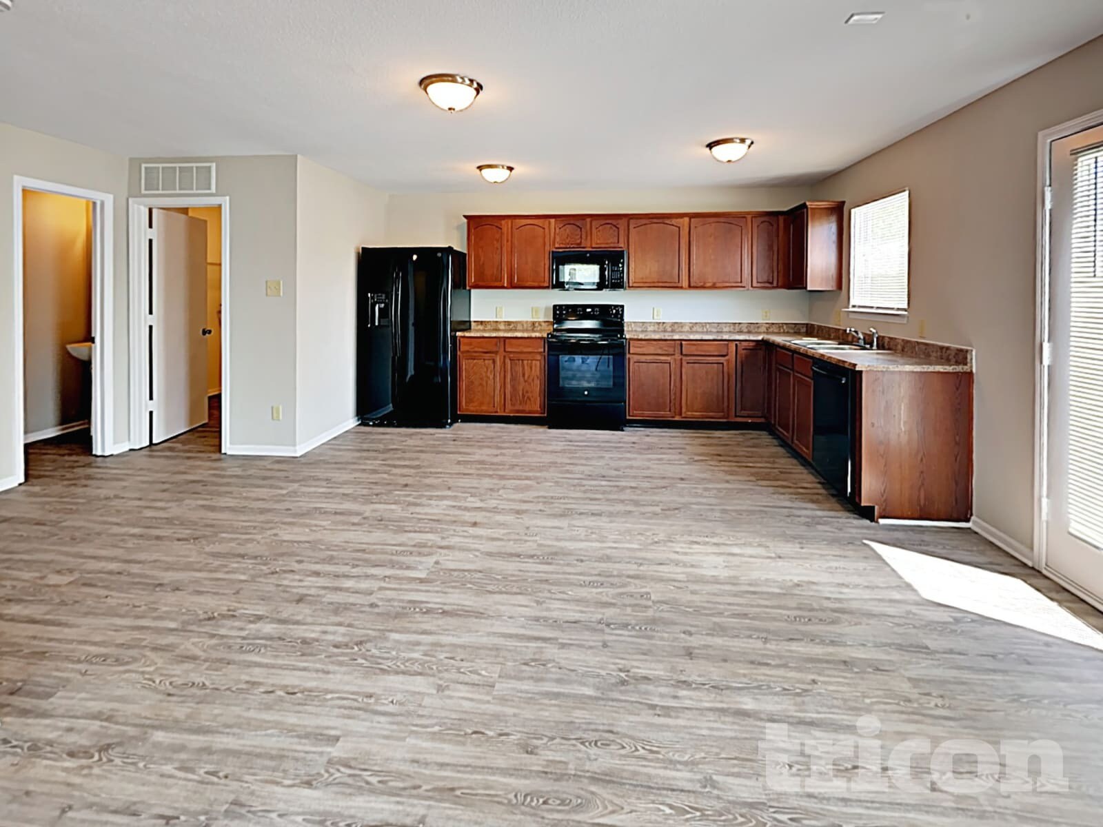 Building Photo - 10152 Golden Dr