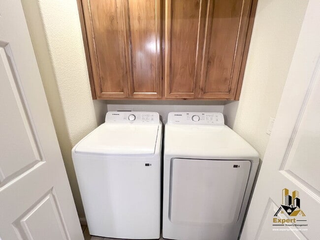 Building Photo - 224 Loon Lake St