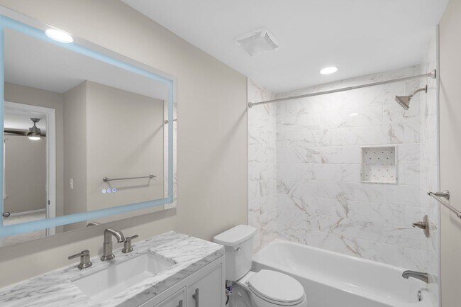 Building Photo - 3 Bed 2.5 Bath - Gaithersburg Townhome - Completely Renovated