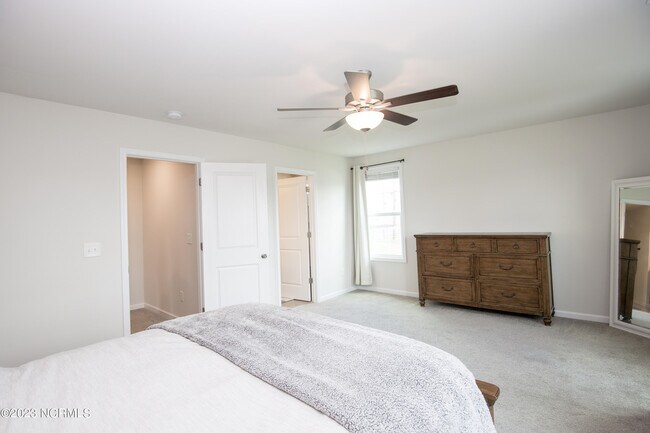 Building Photo - 402 Summer Wind Wy
