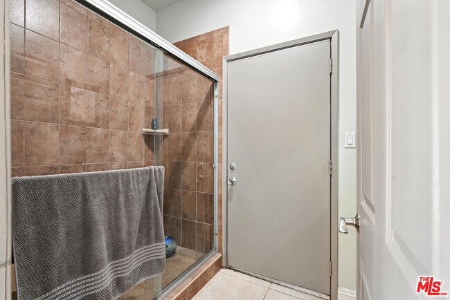 Building Photo - 5139 Collett Ave