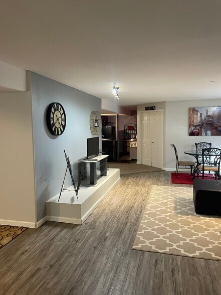 TV - 2845 Bethune Ct