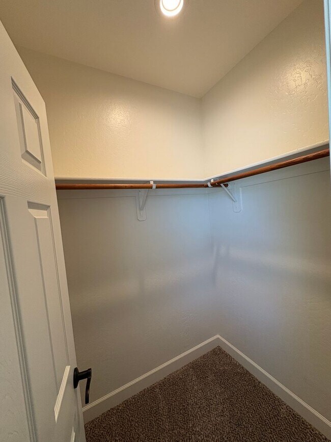 Building Photo - Lovely SE Tulare available now!