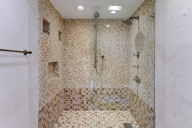 Building Photo - 3272 Virginia St