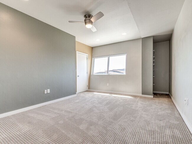 Building Photo - Military/First Responder Discount Available- 3 Bedroom/2 Bath  Downtown OKC Condo WITH 2 Covered ...