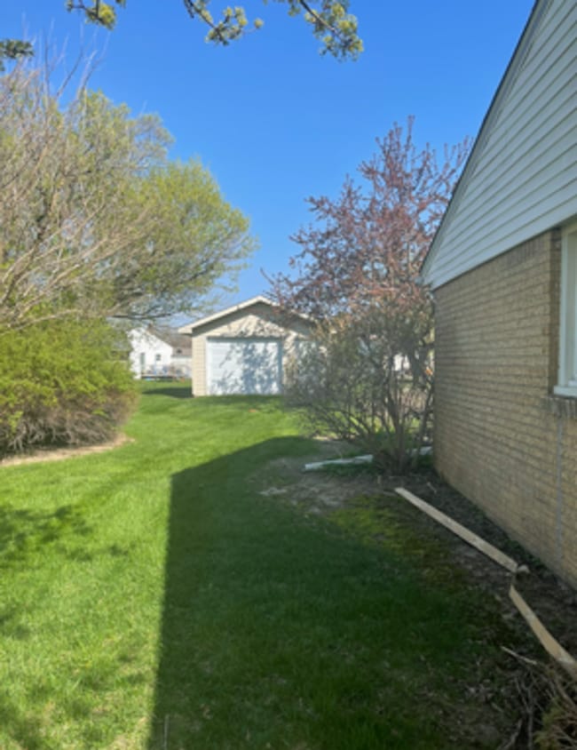 Building Photo - 3 bedroom in Grand Blanc Twp.