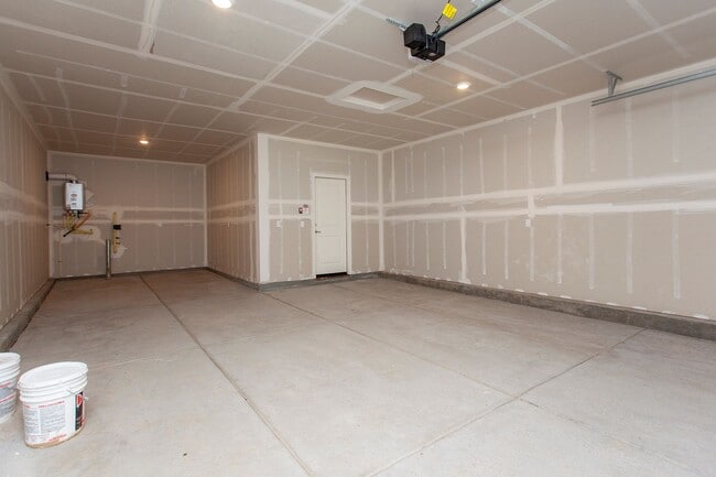 Building Photo - 2032 Frst Grv Ln