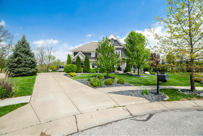 Building Photo - 5990 Hollow Ct