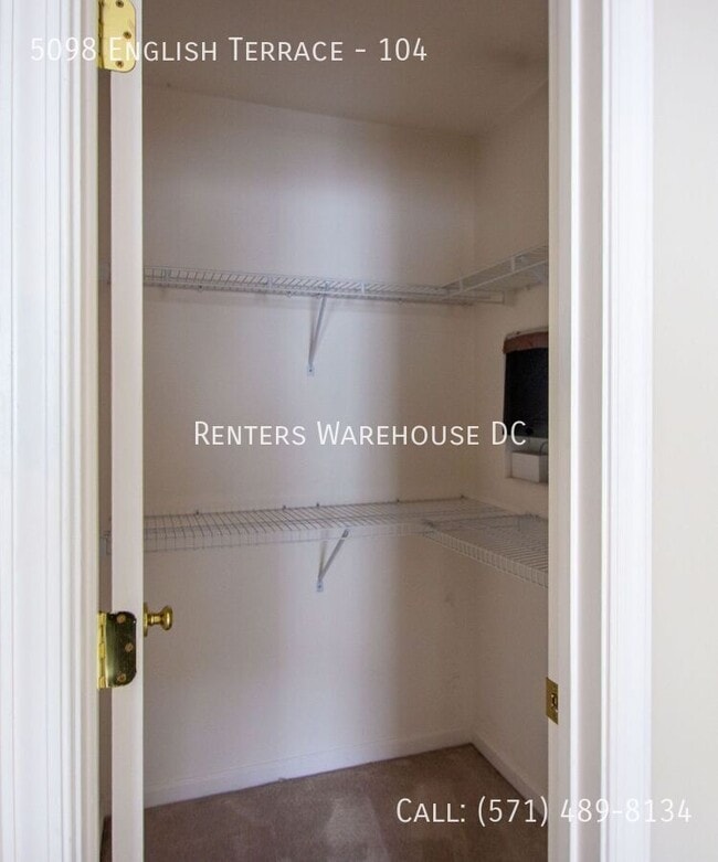 Building Photo - 5098 English Terrace