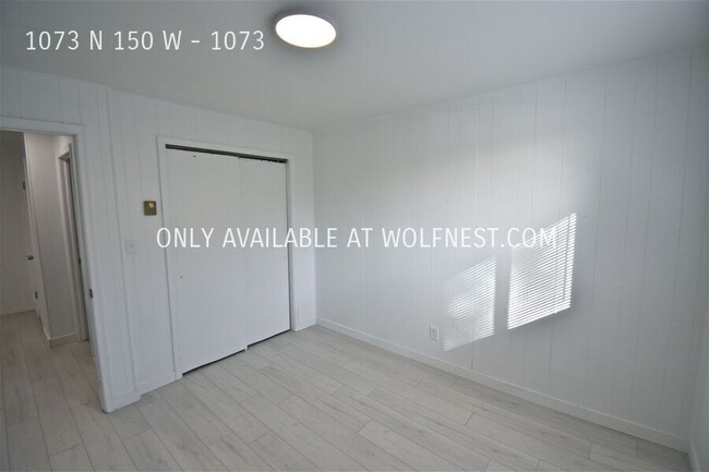 Building Photo - Beautiful 2 Bed Orem Unit! No Deposit Option!