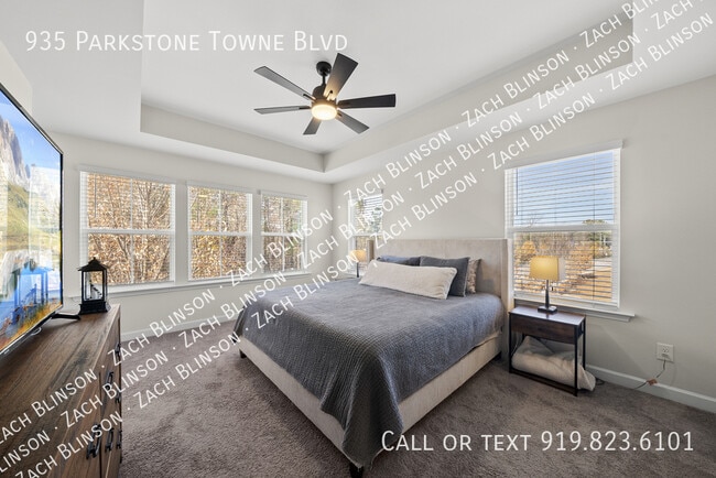 Building Photo - 935 Parkstone Towne Blvd