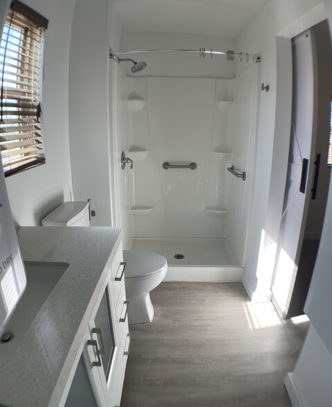 Shower - 1728 E Waverly St