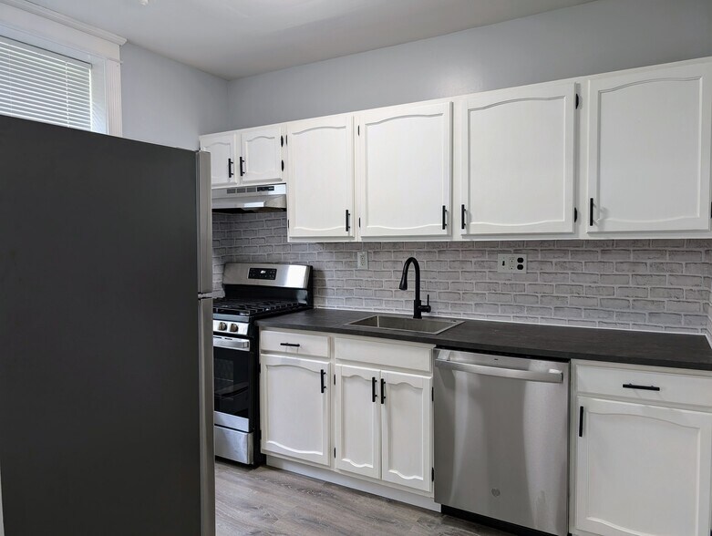 Building Photo - 1117 W Main St