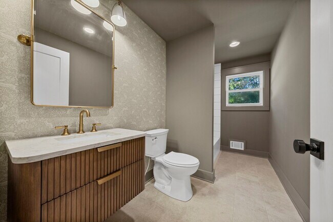 Building Photo - 460 Hilltop Trail