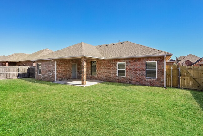 Building Photo - Beautiful Home!