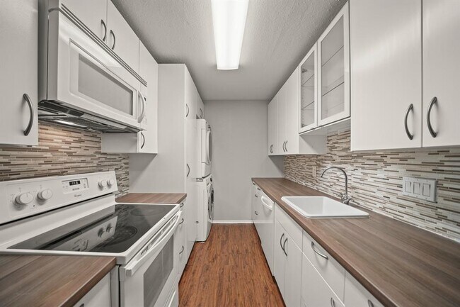 Building Photo - 2110 Wilcrest Dr