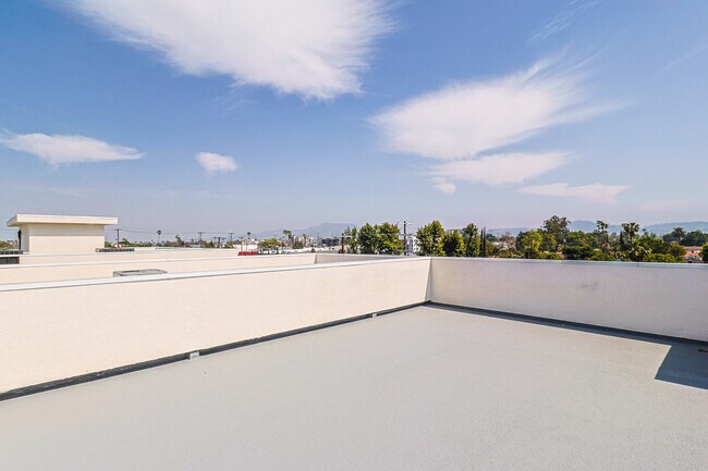 Building Photo - 5932 Lemp Ave