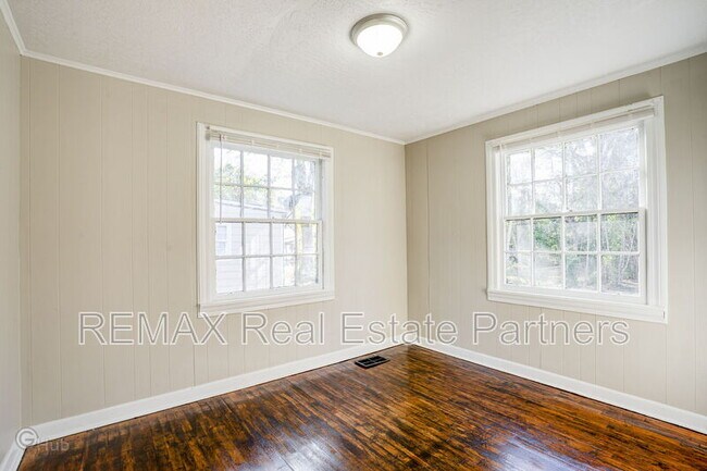 Building Photo - 604 Melba Ave