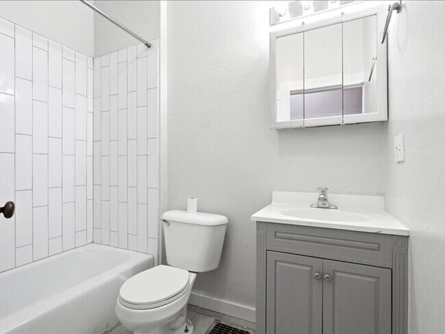Building Photo - Salt Lake Central: large 3 bedroom, 2 bath + office