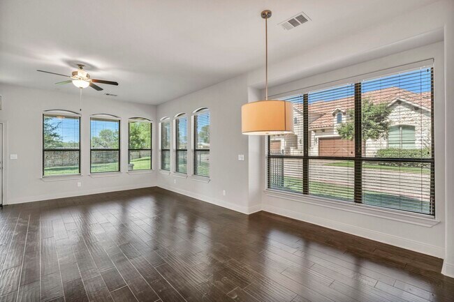 Building Photo - 307 Enclave Cir