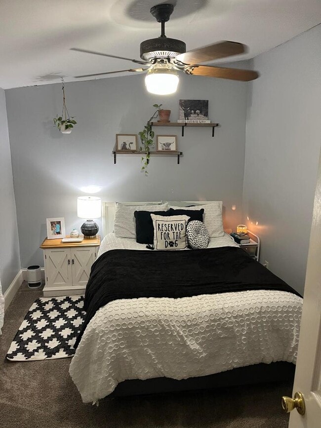 Building Photo - 407 Lewis St