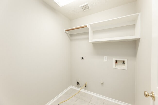 Building Photo - 24502 Drakefield Ct