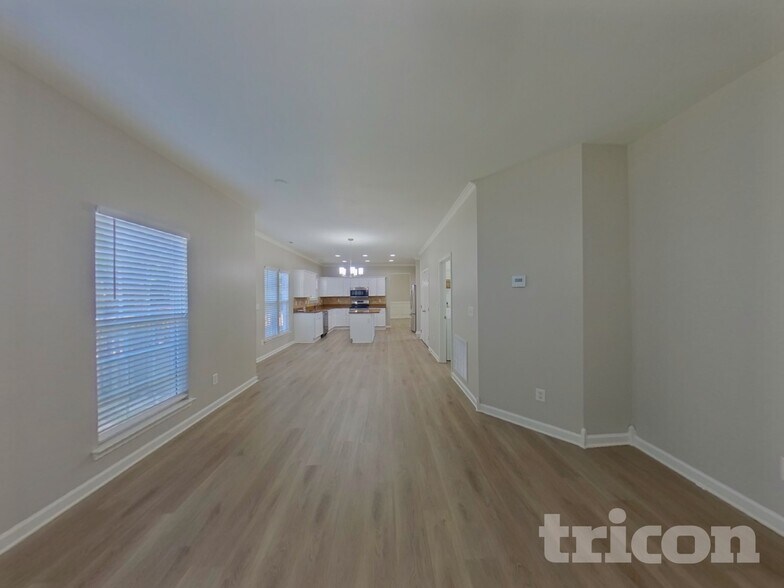 Building Photo - 1002 Hollingdale Ct