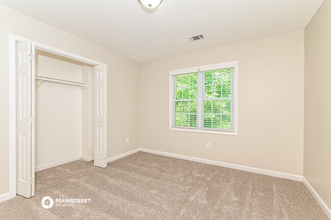 Building Photo - 600 N Oakland Cir
