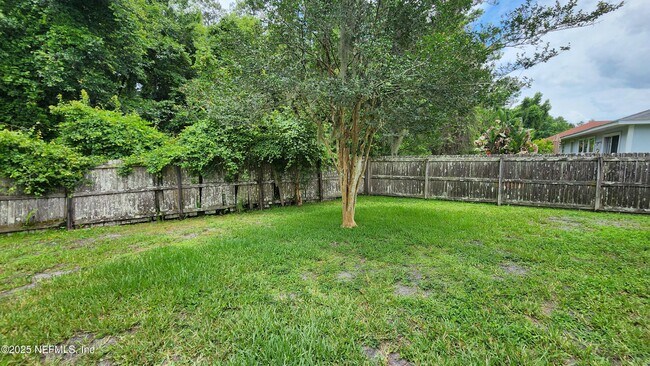 Building Photo - 256 Southlake Dr