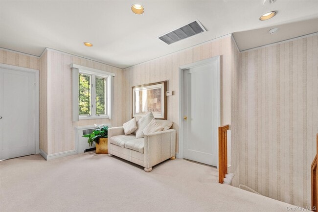 Building Photo - 23 Parkside Dr