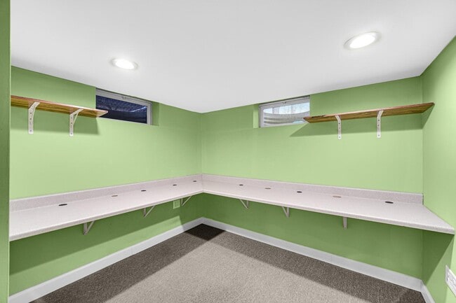 Building Photo - 944 N Jay Ave