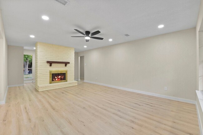 Building Photo - 2322 Aprilmont Dr
