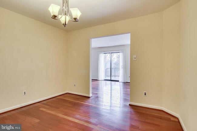 Building Photo - 5122 Cliffhaven Dr