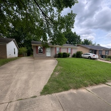 Building Photo - Charming 3 bedroom 1 bath Home - Open To Section 8
