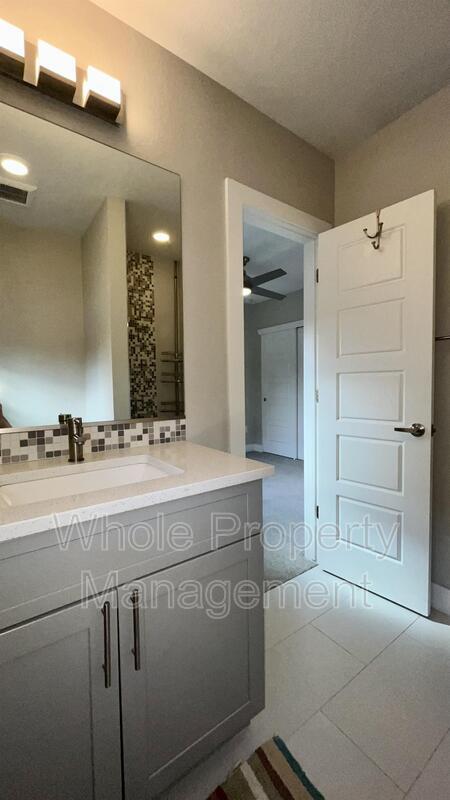 Building Photo - 2870 W Parkside Pl